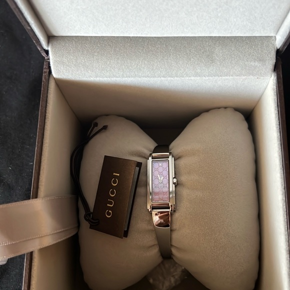 Gucci - Picture 1 of 6